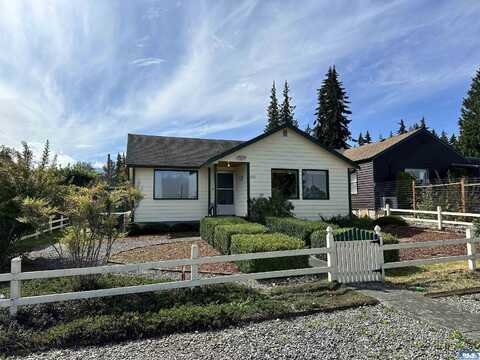 828 W 13th, Port Angeles, WA 98363