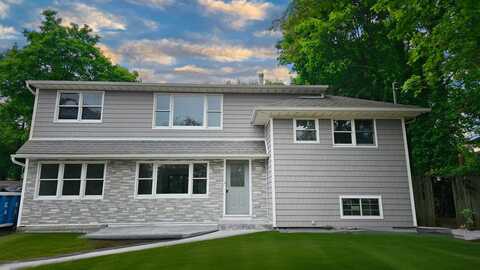 33 Wiltshire Dr., Commack, NY 11725