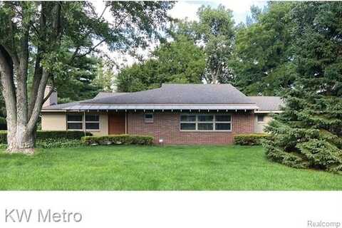 561 YORKTON Lane, Bloomfield Hills, MI 48304