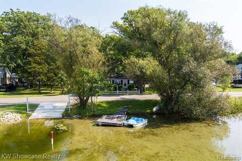 1494 MAXFIELD Road, Hartland, MI 48353