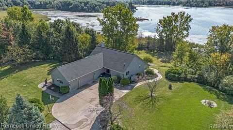 4315 CEDAR LAKE Road, Howell, MI 48843