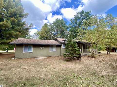 6562 Kemp Road, Hale, MI 48739