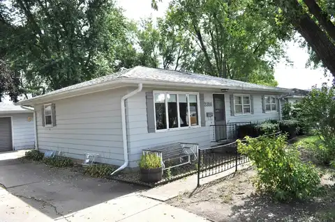 2316 Royal Drive, Cedar Falls, IA 50613