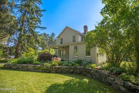 8 Interlaken Rd, Stockbridge, MA 01262