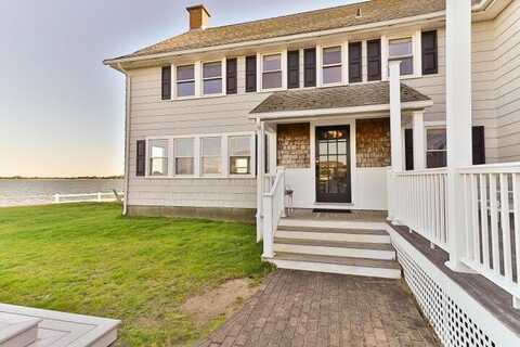 32 New Hampshire Avenue, West Yarmouth, MA 02673