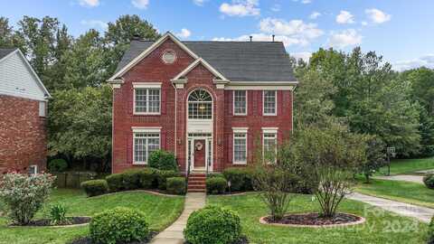 1316 Holly Ridge Drive, Matthews, NC 28105