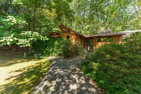 16 Longview Avenue, Waterford, CT 06385