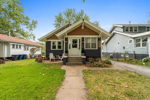 1533 Thompson Avenue, Des Moines, IA 50316