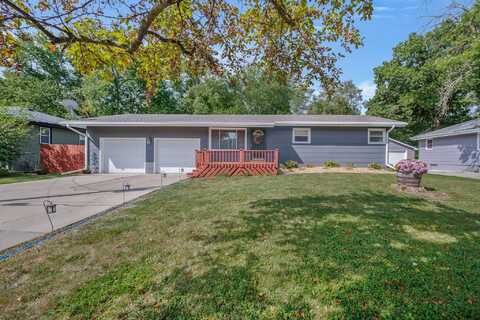 7320 Southview Drive, Des Moines, IA 50315