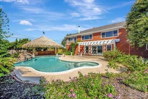 2601 Christopher Square, Galveston, TX 77551