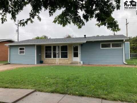 607 E Simpson St, McPherson, KS 67460