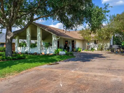 430 Saint Andrews St, Meadowlakes, TX 78654