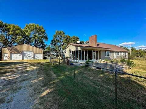 10784 70th Street, Chetopa, KS 67336