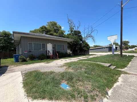 1413 Broadway, Kerrville, TX 78028