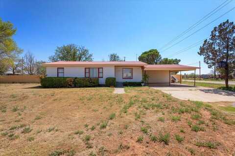 102 12th Street, Plains, TX 79355