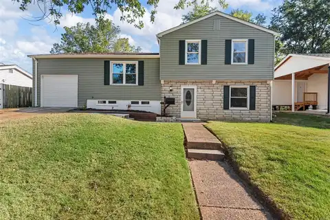 2415 Oakwood Manor Drive, Florissant, MO 63031