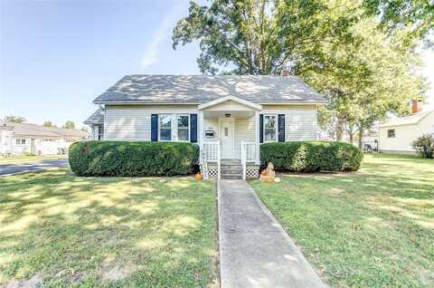 809 Maple W, Nashville, IL 62263