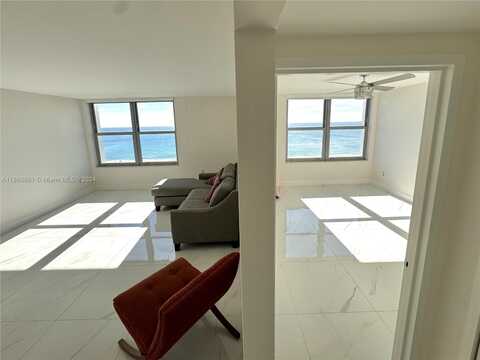 2899 Collins Ave, Miami Beach, FL 33140