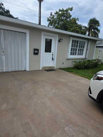 904 NE 2nd St, Hallandale Beach, FL 33009