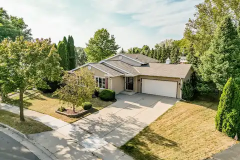 1708 Erin Ln, Waukesha, WI 53188