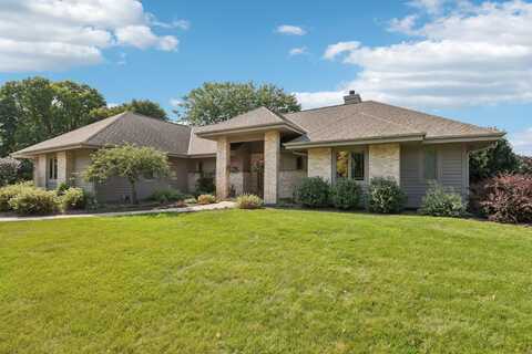 W295n1777 Prairie Wood Ct, Pewaukee, WI 53072