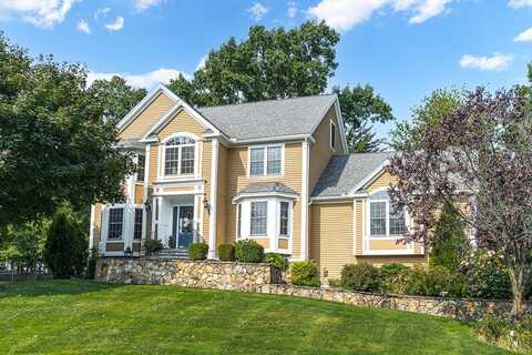 4 Boxwood Cir, Dracut, MA 01826