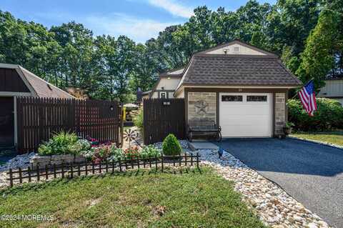 26 Blue Jay Court, Howell, NJ 07731