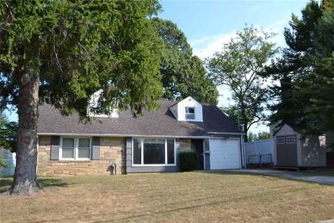 2767 Essex Ct, Oceanside, NY 11572