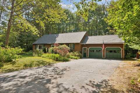 33 Eider Lane, Topsham, ME 04086