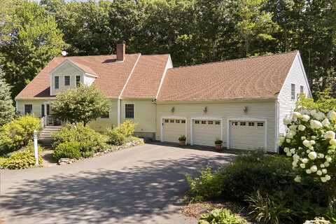 27 Pleasant Ridge Drive, Camden, ME 04843