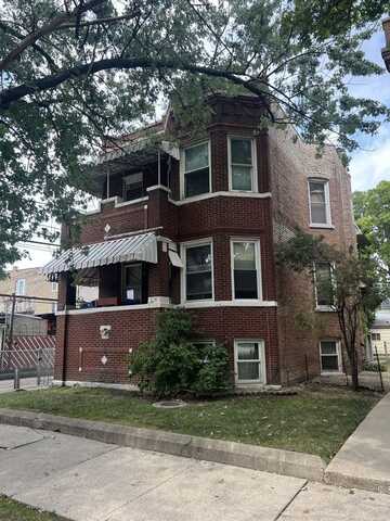 3942 W Cornelia Avenue, Chicago, IL 60618