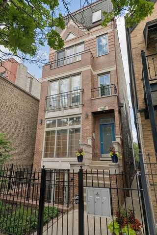 1035 N Hermitage Avenue, Chicago, IL 60622