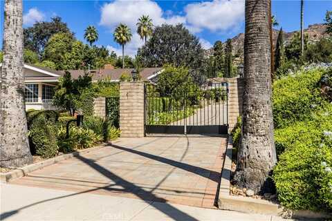 241 W Kenneth Road, Glendale, CA 91202