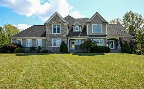 1015 White Horse Trail, Hinckley, OH 44233