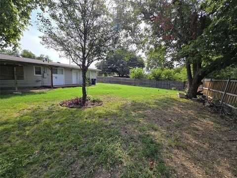 2001 Skylark Drive, Arlington, TX 76010