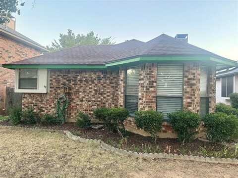 738 Red Oak Drive, Lewisville, TX 75067