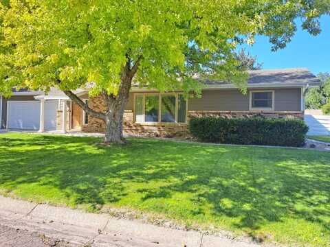 301 Henkens Drive, Chadron, NE 69337