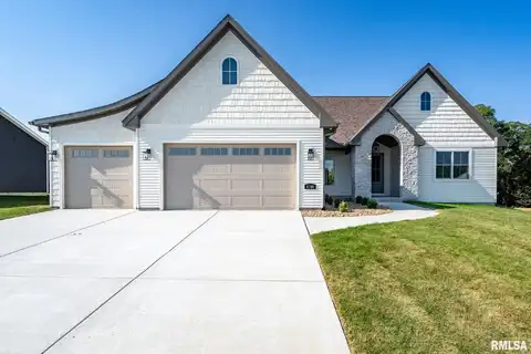 6786 St Marie Court, Bettendorf, IA 52722