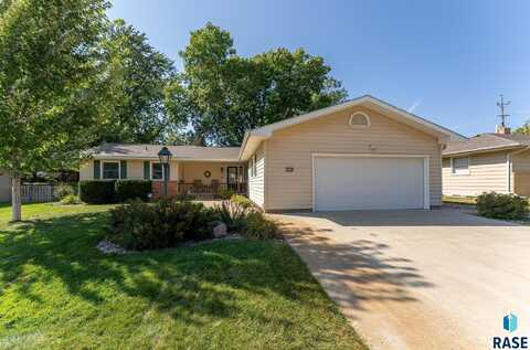 2609 S Elmwood Ave, Sioux Falls, SD 57105