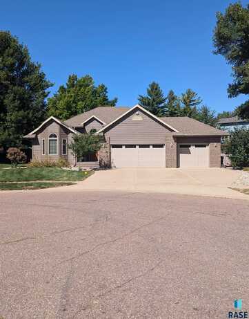 3500 E Apple Blossom Cir, Sioux Falls, SD 57103