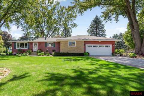 407 Forest Heights Drive, North Mankato, MN 56003