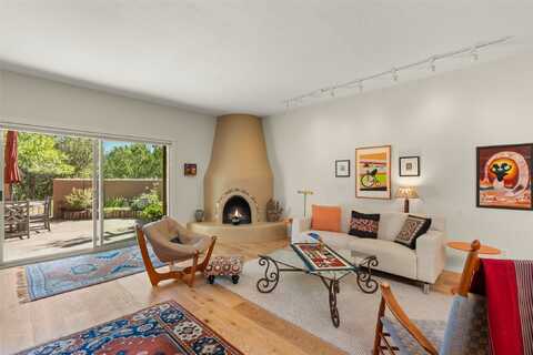 831 Colonitas Campestres, Santa Fe, NM 87501