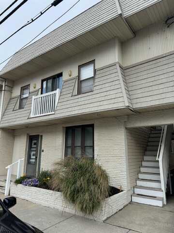 9413 Pacific Ave, Margate City, NJ 08402