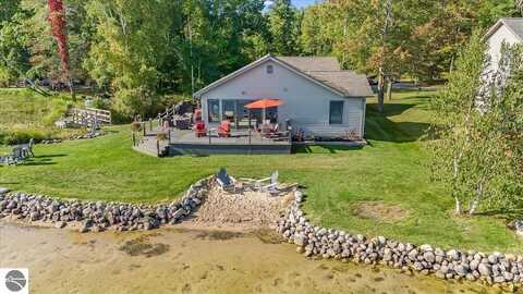 8362 Bobs Dam Road, Hale, MI 48739