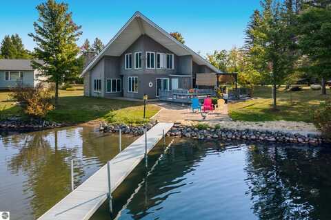 2080 Walleye Lane, Bellaire, MI 49615