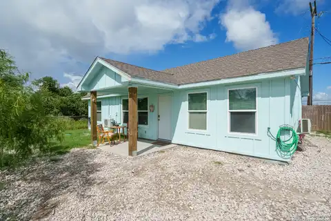 W St Charles Loop, Rockport, TX 78382