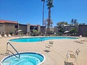 E Camelback Road 14, Phoenix, AZ 85018