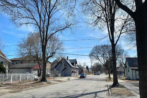 19Th, MILWAUKEE, WI 53209
