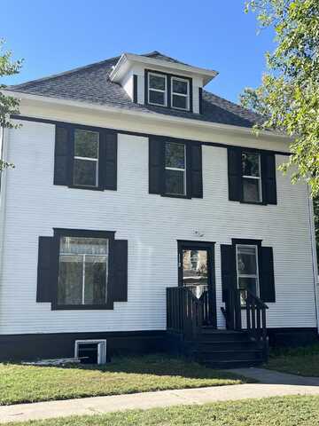 112 S Arch Street, Aberdeen, SD 57401