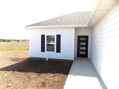 18 CARNIVAL LN, CENTRALIA, MO 65240
